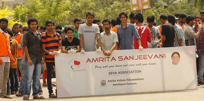 Amrita Students Conduct Cleanup Drive to Celebrate India’s 69th Independence Day